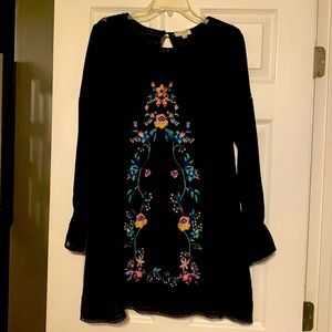 Black long sleeved boutique style top